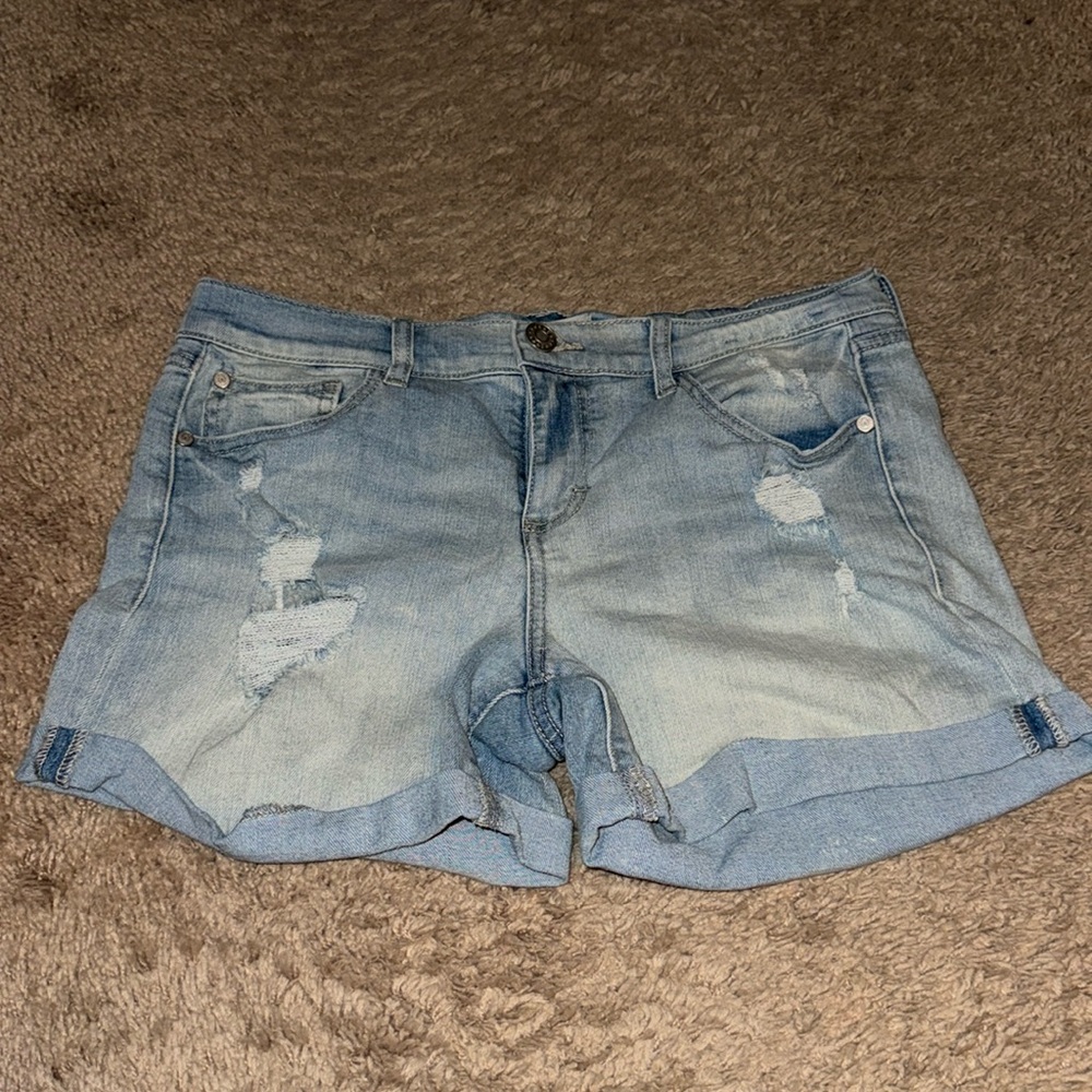 Refuge | Light Jean Ripped Shorts 8